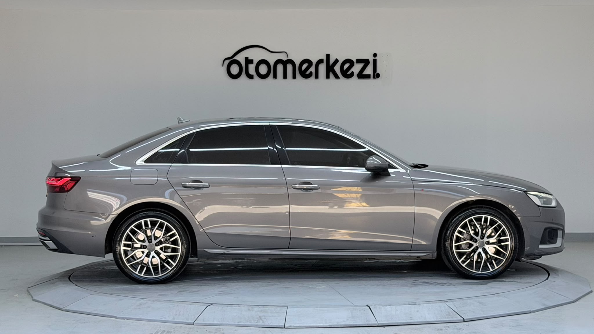 AUDI A4 5
